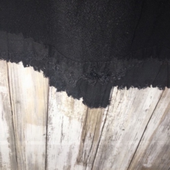 Umgee Black Fringe Sleeve & Bottom Linen - Picture 3 of 4